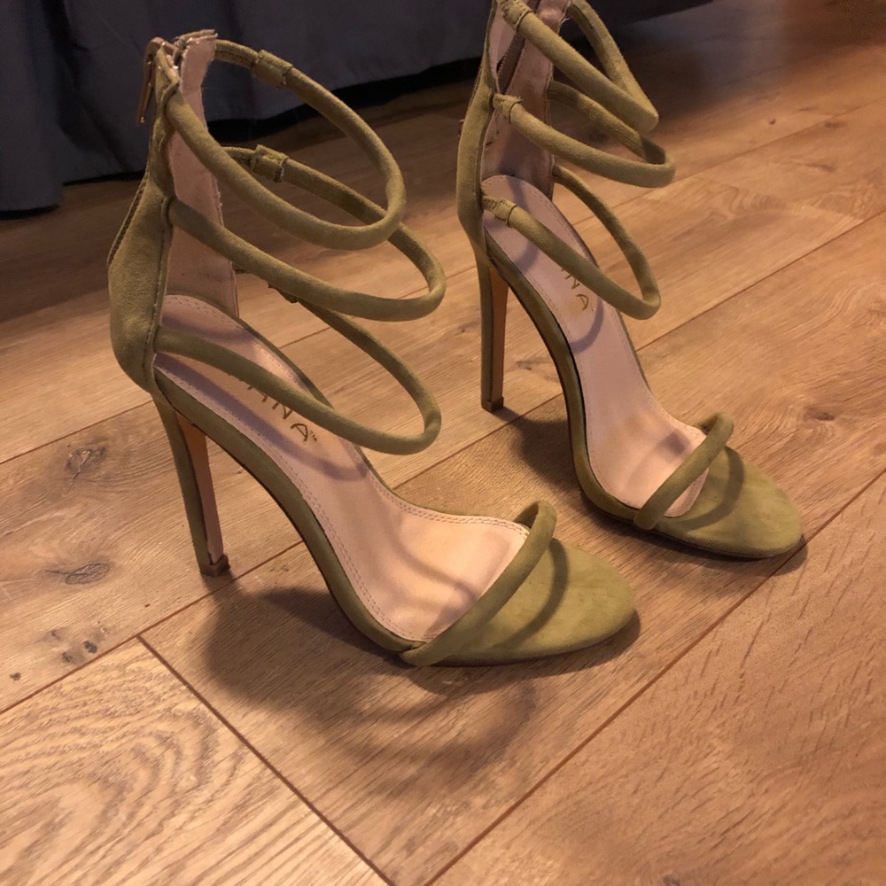 Adorable heels